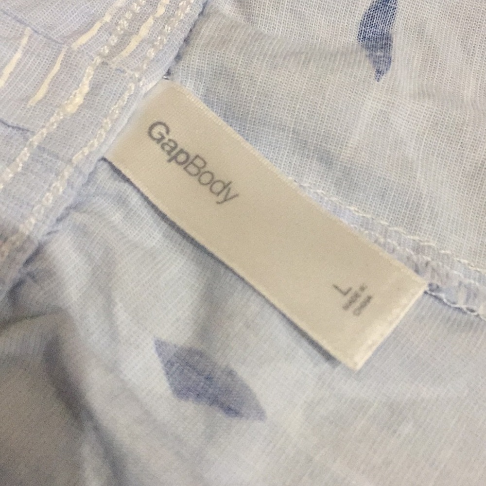 GAP - Picture 2 of 5
